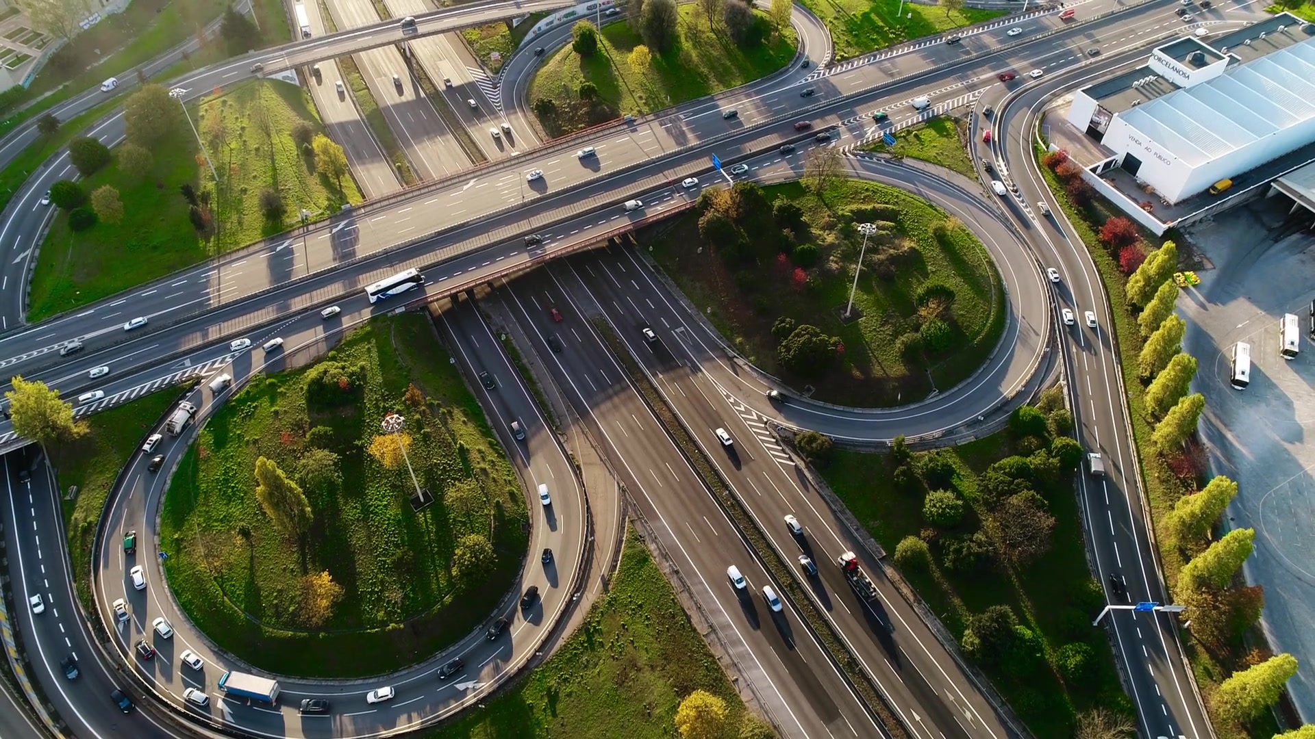 Autovía e infraestructura viaria vista aérea